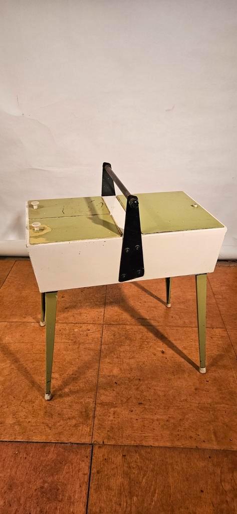 Gispen tomado pilastro Vintage Naaitafel / Naaikistje, Huis en Inrichting, Overige Huis en Inrichting, Gebruikt, Ophalen of Verzenden