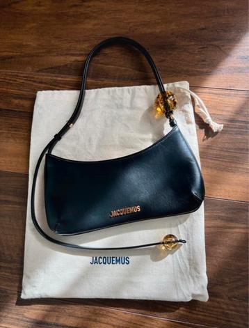 Jacquemus Le Bisou Perle beschikbaar voor biedingen