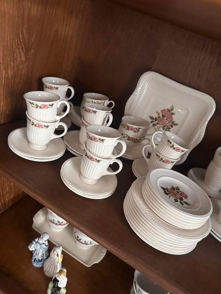 Wedgwood Briar Rose Servies - 46 Delig, Huis en Inrichting, Keuken | Servies, Zo goed als nieuw, Compleet servies, Wedgwood, Porselein