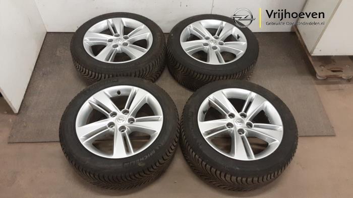 Velgen set + winterbanden van een Opel Insignia (Insignia 17, Auto-onderdelen, Banden en Velgen, Personenwagen, Gebruikt, 3 maanden garantie