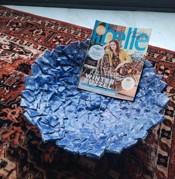 Kunst object grote schaal van klei in mooie blauwe glazuur beschikbaar voor biedingen