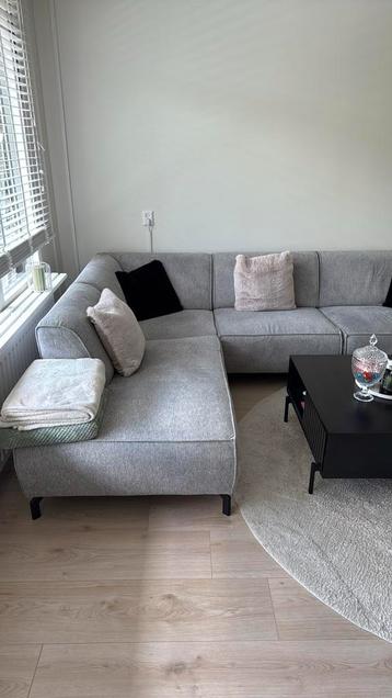 Moderne hoekbank Nous Living ‘Brent’ inclusief vloerkleed