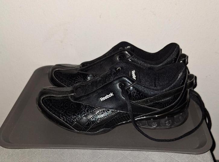 Zwarte sneakers van REEBOK maat 40. 2e paar=halve prijs, Kleding | Dames, Schoenen, Zo goed als nieuw, Sneakers of Gympen, Zwart