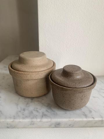 2 Aardewerk vintage voorraad potjes, spikkels beschikbaar voor biedingen