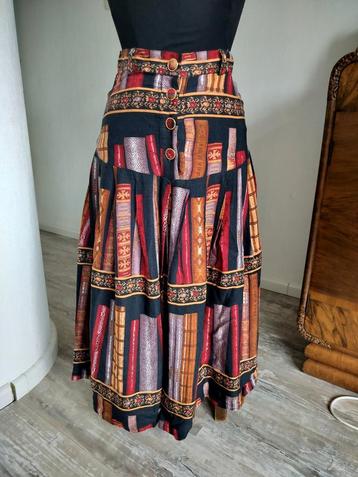 Vintage rok met boekenprint  beschikbaar voor biedingen