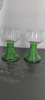 Vintage wijnglazen met stevige groene voet 2x, Glas of Glazen, Gebruikt, Ophalen of Verzenden, Glas