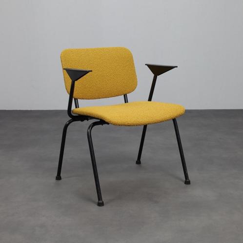 Armchair by Ahrend de Cirkel, 1969 – Reupholstered in Bouclé, Huis en Inrichting, Stoelen, Gebruikt, Eén, Metaal, Stof, Ophalen