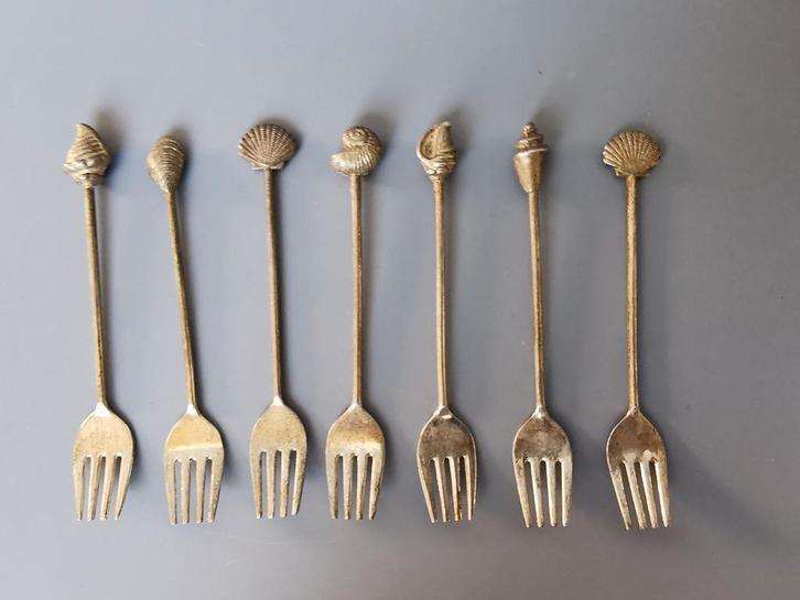 Set verzilverde vorkjes met schelpen bovenop, Antiek en Kunst, Antiek | Bestek, Verzenden