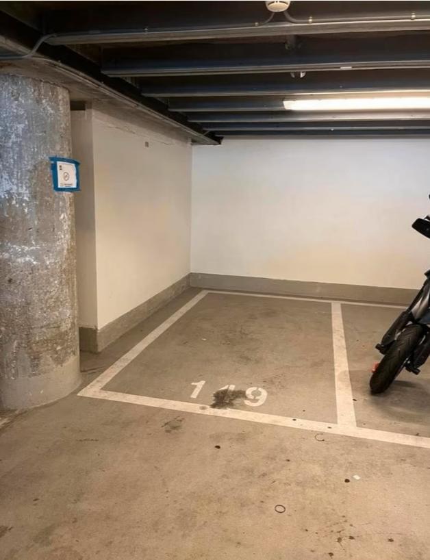 Overdekte motor parkeerplaats – Te huur – Rotterdam Centrum, Auto diversen, Autostallingen en Garages
