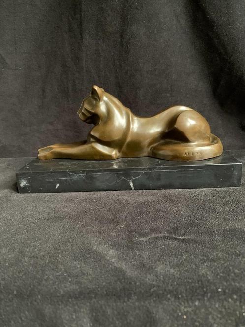 Bronzen liggende Poes in Art Deco stijl ., Antiek en Kunst, Kunst | Beelden en Houtsnijwerken, Ophalen of Verzenden