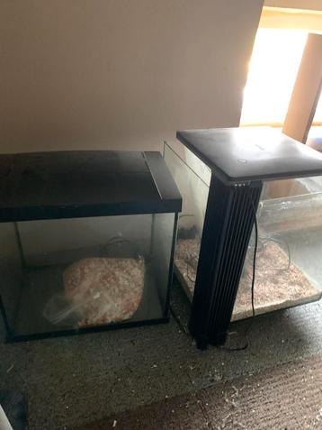 Aquarium 2 stuks met pomp en zak grind beschikbaar voor biedingen