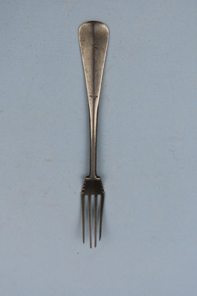 Vertinde metalen vork - antiek 19e eeuw - gemerkt, Antiek en Kunst, Antiek | Bestek, Ophalen of Verzenden