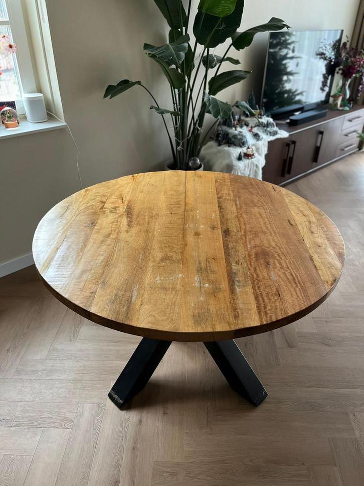 Mooie ronde houten eettafel - 130 cm, Huis en Inrichting, Tafels | Eettafels, Gebruikt, 100 tot 150 cm, Vijf personen of meer