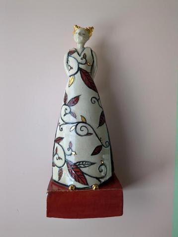 Keramiek beeld Nicole van Osta beschikbaar voor biedingen