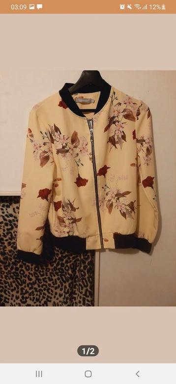 Mooi Zomerjasje geel vintage met bloemen maat 36! beschikbaar voor biedingen