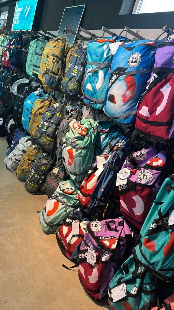 Laatse maten kites; scherpste prijzen *NEW*, Watersport en Boten, Kitesurfen, Zo goed als nieuw, 10 m², Geen board, Ophalen