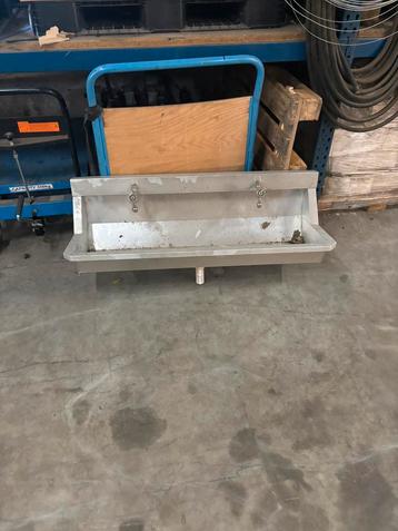 Spoelbak beschikbaar voor biedingen