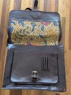(bruin) lederen schoudertas met batik binnenvoering, Ophalen of Verzenden, Bruin