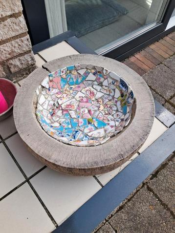 Houten schaal met mozaïek beschikbaar voor biedingen