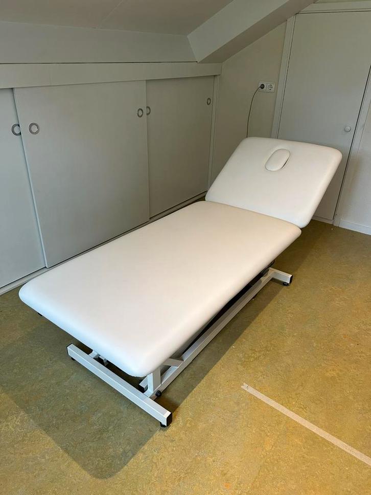 Massagebank – elektrisch verstelbaar, Sport en Fitness, Massageproducten, Gebruikt, Massagetafel, Ophalen