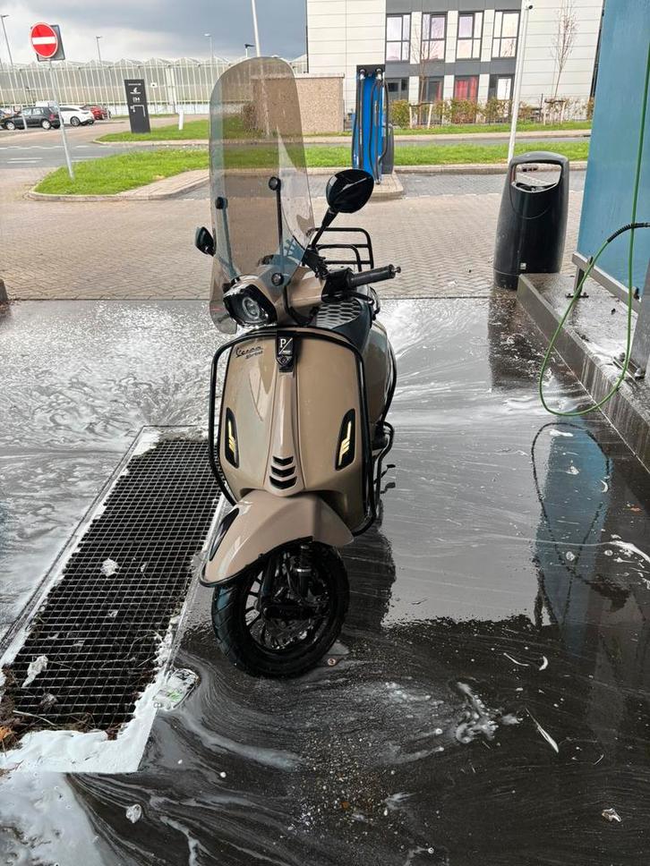 Vespa sprint 2022, Fietsen en Brommers, Scooters | Vespa, Zo goed als nieuw, Benzine, Ophalen of Verzenden