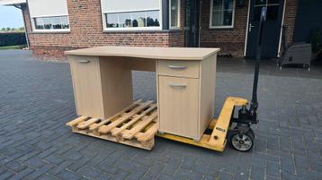 Leuk bureau, licht beuk kleur beschikbaar voor biedingen