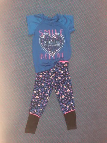 Sportset (5jaar)  broek maat 110 , shirt maat 110/116 beschikbaar voor biedingen