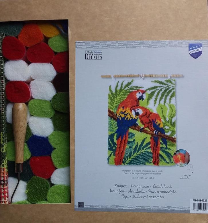 Cado sale vervaco knooppakket ( wand) 2 papegaaien, Hobby en Vrije tijd, Borduren en Borduurmachines, Nieuw, Overige typen, Ophalen of Verzenden
