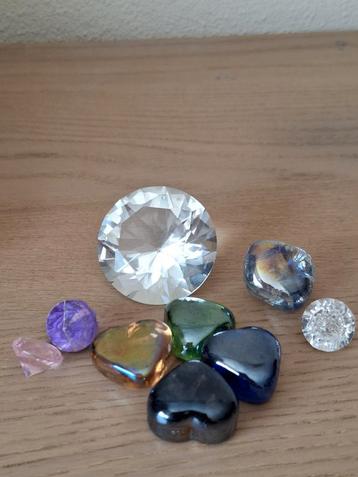 Decoratieve steentjes en diamantjes set beschikbaar voor biedingen