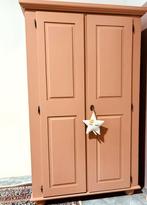 Perzikroze tweedeurskast, Ophalen, Gebruikt, Kast, 50 tot 70 cm