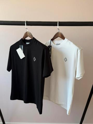Cristiaan Dior Tshirt beschikbaar voor biedingen