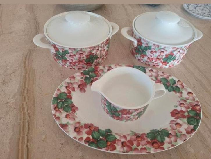 Arzberg Bone China ROSES 2 dekschalen, sauskom en schaal, Antiek en Kunst, Antiek | Servies los, Ophalen of Verzenden