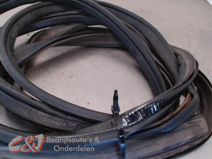 Portierrubber 4Deurs links-achter van een Volkswagen Crafter, Auto-onderdelen, Carrosserie en Plaatwerk, Volkswagen, Gebruikt