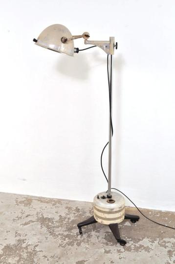 Original Hanau lamp zonlamp Bauhaus stijl vloerlamp jaren 30 beschikbaar voor biedingen