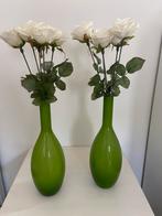 Groene vazen met 5 witte rozen, Ophalen