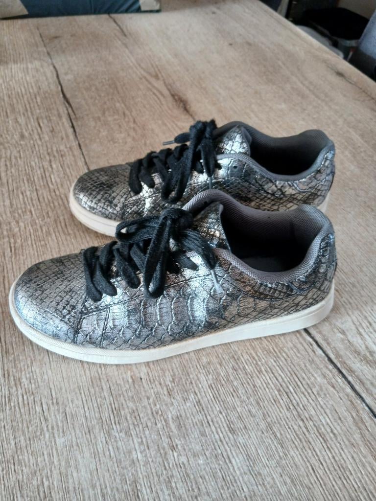 Zilveren Pescara Sneakers Maat 38, Kleding | Dames, Schoenen, Pescara, Ophalen of Verzenden, Grijs, Sneakers of Gympen