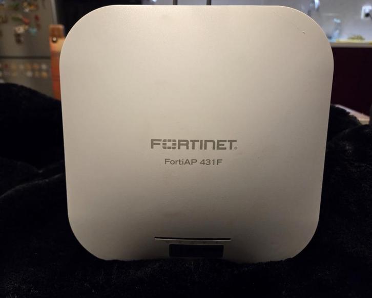 FortiNet AP 431F - Premium Support t/m 2026, Computers en Software, Accesspoints, Zo goed als nieuw, Ophalen of Verzenden