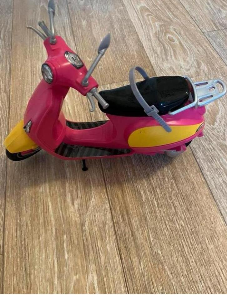Roze Barbie Scooter - Zo Goed Als Nieuw!, Kinderen en Baby's, Speelgoed | Speelgoedvoertuigen, Zo goed als nieuw, Ophalen
