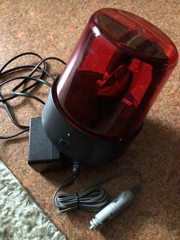 Zwaailicht rood 12volt met adapter.goed.🕺 beschikbaar voor biedingen