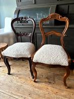 Set van 2 authentieke stoelen – prachtig hout & nieuwe boucl, Klassiek modern retro design, Hout, Twee, Bruin