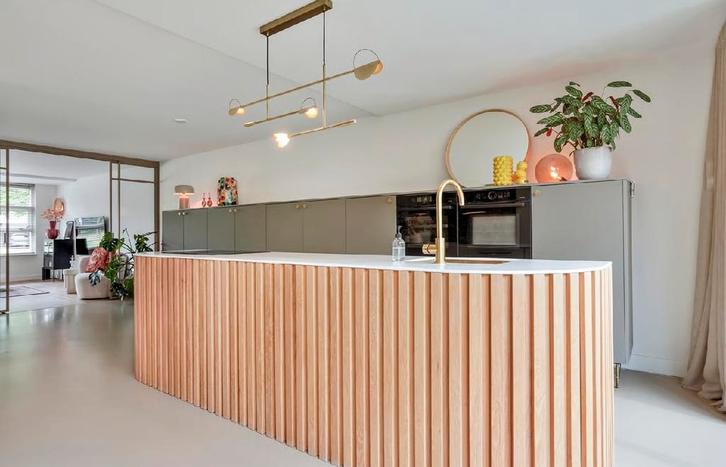 Moderne design keuken met Kookeiland, Huis en Inrichting, Keuken | Complete keukens, Zo goed als nieuw, Hoekkeuken, Grijs, Composiet