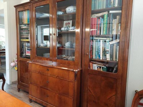 Notenhouten boekenkast 1880, Huis en Inrichting, Kasten | Buffetkasten, Zo goed als nieuw, 25 tot 50 cm, Ophalen