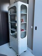 Industriële vitrinekast op wielen, Gebruikt, Glas, 150 tot 200 cm, 25 tot 50 cm