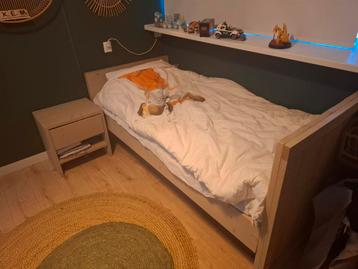 1 persoons bed 90x200 steigerhout met kast en nachtkast