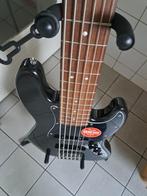 Nieuwste 6-snarige Squier Jazz bass gitaar AffinityJB V IBKM, Muziek en Instrumenten, Ophalen, Zo goed als nieuw, Elektrisch, 6-snarig