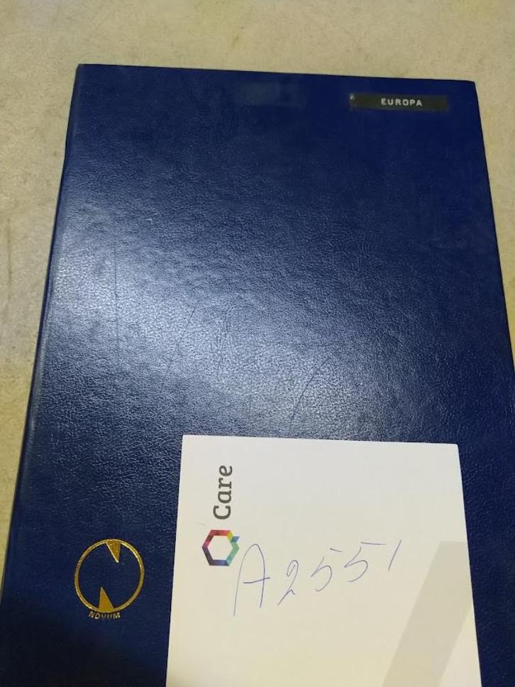 postzegel album  diverse landen, Postzegels en Munten, Postzegels | Volle albums en Verzamelingen, Buitenland, Ophalen of Verzenden