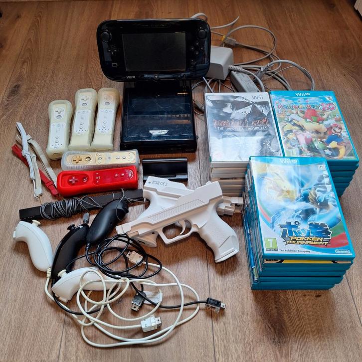 Wii U met 22 games en 5 Wii Controllers, Spelcomputers en Games, Spelcomputers | Nintendo Wii U, Gebruikt, Met 3 controllers of meer