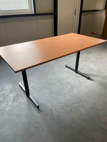 Bureau Tafel - Praktisch en Stijlvol beschikbaar voor biedingen