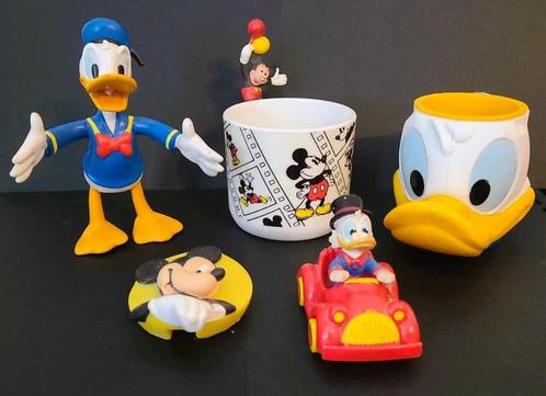 Set Disney Figuren en 2x Disney Mok, Verzamelen, Disney, Zo goed als nieuw, Servies, Donald Duck, Ophalen of Verzenden