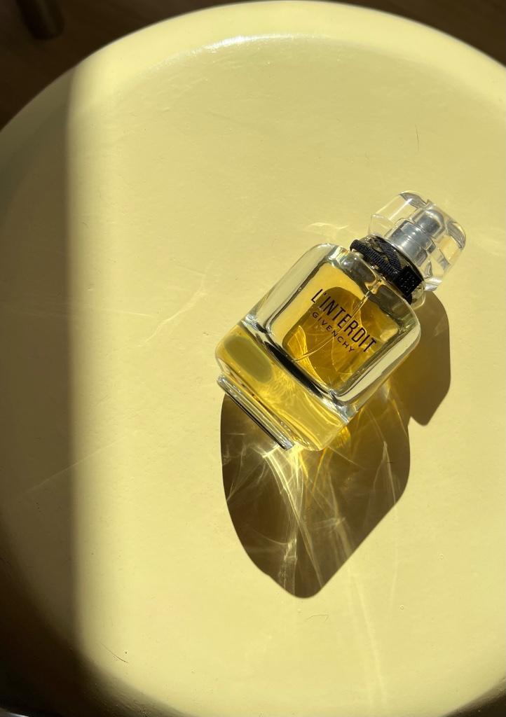 Parfum l’interdit Givenchy 35+ ML €25, Sieraden, Tassen en Uiterlijk, Uiterlijk | Parfum, Zo goed als nieuw, Ophalen of Verzenden
